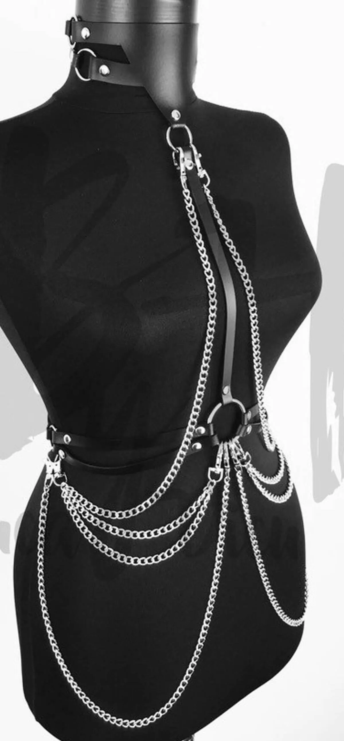 Belden Ve Boyundan Tutturmalı Zincirli Deri Aksesuar 700849